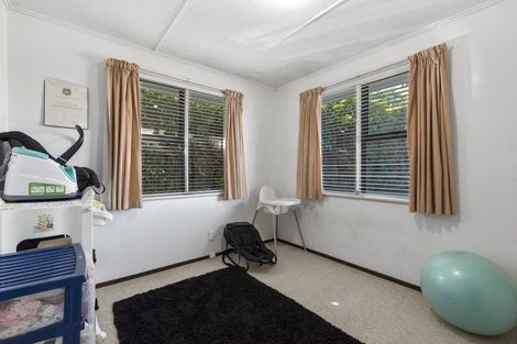 Photo of property in 24 School Road, Te Atatu South, Auckland, 0610