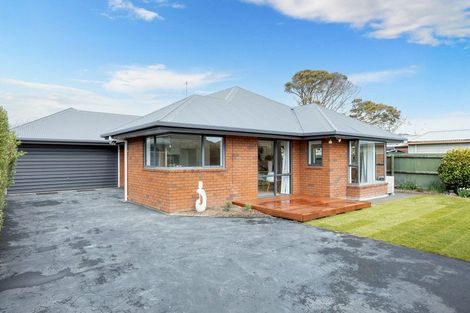 Photo of property in 2/14 Farquhars Road, Redwood, Christchurch, 8051