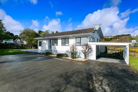 Photo of property in 11 Cabello Place, Unsworth Heights, Auckland, 0632