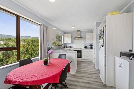 Photo of property in 15a Kereru Bend, Tawa, Wellington, 5028