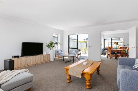 Photo of property in 6 Harding Drive, Papamoa Beach, Papamoa, 3118