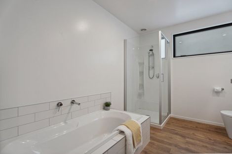 Photo of property in 5 Matakanui Lane, Wanaka, 9305