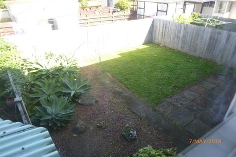 Photo of property in 1b/2 Divich Avenue, Te Atatu South, Auckland, 0610