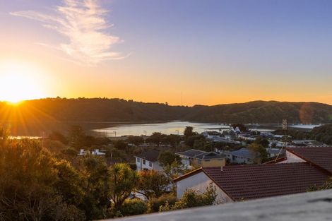 Photo of property in 10 Kinloch Place, Papakowhai, Porirua, 5024