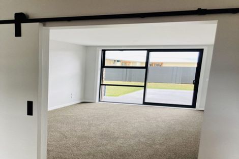 Photo of property in 6 Taylor Street, Cambridge, 3434