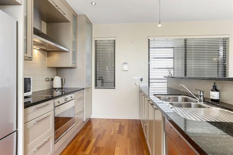 Photo of property in 2a/7 Frieston Road, Milford, Auckland, 0620