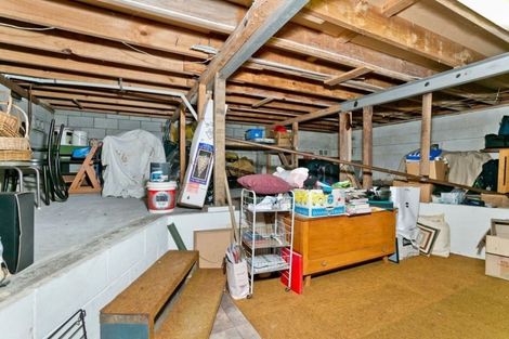 Photo of property in 2/82 Pupuke Road, Hillcrest, Auckland, 0627