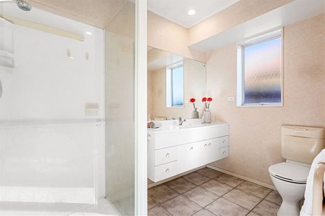 Photo of property in 57 Kingdale Road, Henderson, Auckland, 0610