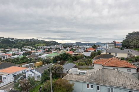 Photo of property in Beresford Apartments, 18/118u Russell Terrace, Berhampore, Wellington, 6023