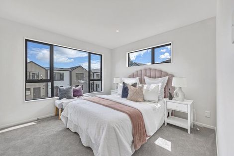 Photo of property in 9/47 Beach Road, Te Atatu Peninsula, 0610