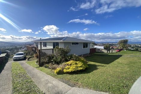 Photo of property in 61 Ruskin Road, Newlands, Wellington, 6037