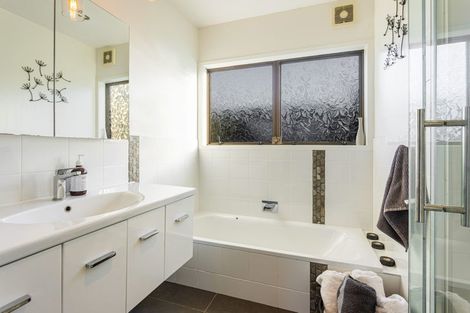 Photo of property in 24 Granville Drive, Massey, Auckland, 0614