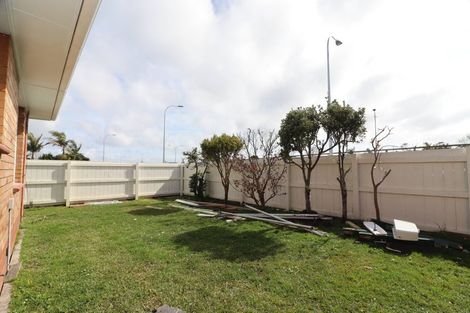 Photo of property in 2/95 Pakuranga Road, Pakuranga, Auckland, 2010