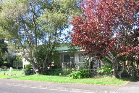 Photo of property in 1/2 Earl Road, Titirangi, Auckland, 0604