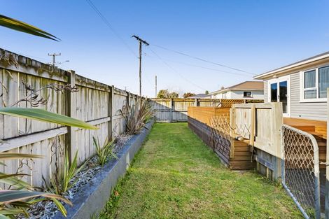 Photo of property in 12 Karaka Street, Merrilands, New Plymouth, 4312
