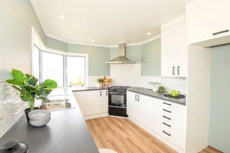 Photo of property in 75 Dress Circle, Newlands, Wellington, 6037