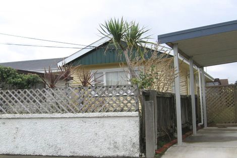 Photo of property in 104 Apu Crescent, Lyall Bay, Wellington, 6022
