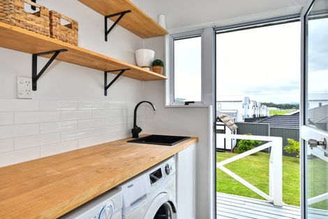 Photo of property in 6 Lorelei Place, Opaheke, Papakura, 2113