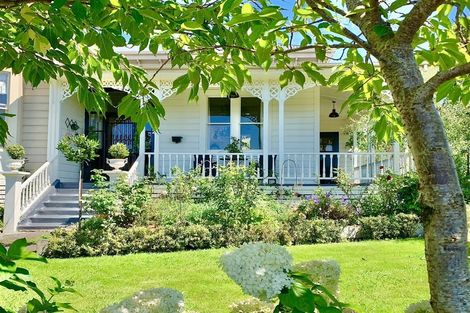 Photo of property in 22 Domain Road, Waipawa, 4210