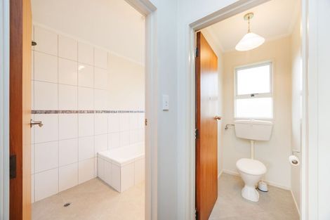 Photo of property in 2 Wharite Place, Awapuni, Palmerston North, 4412