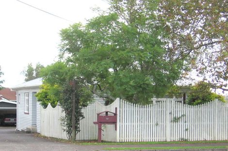 Photo of property in 2/33 West Coast Road, Glen Eden, Auckland, 0602
