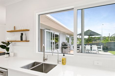 Photo of property in 4 Kororo Street, Northcote, Auckland, 0627