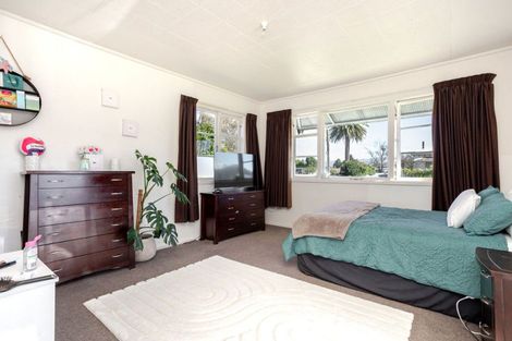 Photo of property in 28 Fox Street, Woodville, 4920