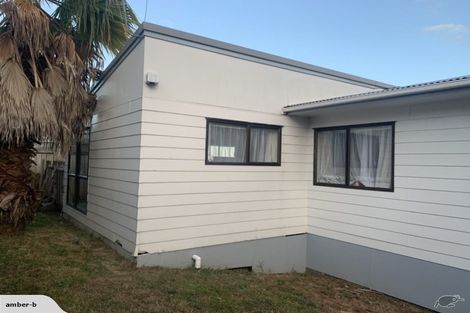 Photo of property in 18 Loughanure Place, Massey, Auckland, 0614