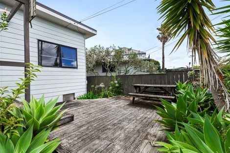 Photo of property in 92 Stanmore Bay Road, Stanmore Bay, Whangaparaoa, 0932