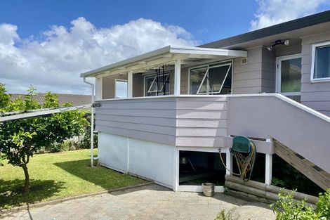 Photo of property in 10 Bill Phillip Place, Clendon Park, Auckland, 2103