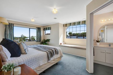 Photo of property in 102 Branch Road, Highlands Park, New Plymouth, 4312