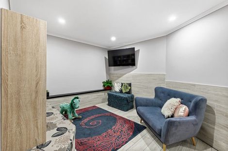 Photo of property in 2/2 Forsythe Place, Massey, Auckland, 0614