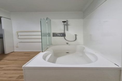 Photo of property in 12/17 Harbour View Road, Te Atatu Peninsula, Auckland, 0610