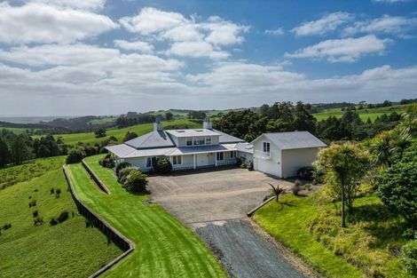 Photo of property in 38 Kaipara View Road, Helensville, 0875