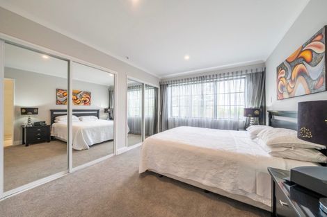 Photo of property in 29 Padnell Crescent, Paparangi, Wellington, 6037