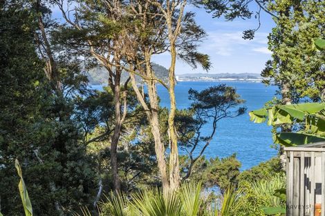 Photo of property in 4 Opou Road, Titirangi, Auckland, 0604