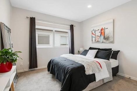 Photo of property in 140 Arran Point Parade, Orewa, 0931