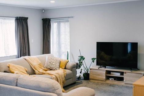 Photo of property in 1 Marbella Drive, Massey, Auckland, 0614