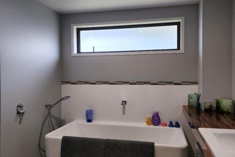 Photo of property in 55 Pitcairn Street, Oakura, 4314