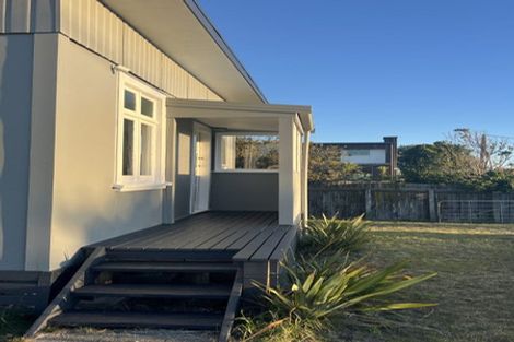 Photo of property in 2 Dawick Street, Foxton Beach, Foxton, 4815