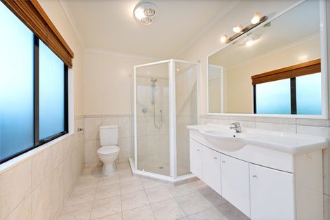 Photo of property in 35 Waimanu Bay Drive, Te Atatu Peninsula, Auckland, 0610