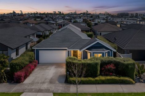 Photo of property in 8 Vinistra Road, Kumeu, 0810