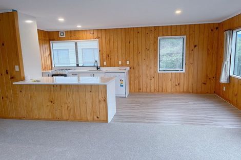 Photo of property in 42a Glanmire Road, Newlands, Wellington, 6037