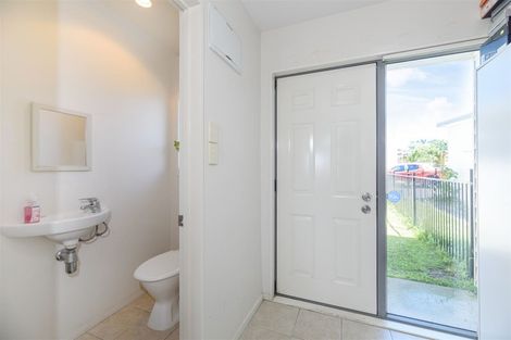 Photo of property in 9/3 Hulme Place, Henderson, Auckland, 0612