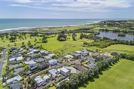 Photo of property in 8 Chatswood Grove, Fitzroy, New Plymouth, 4312