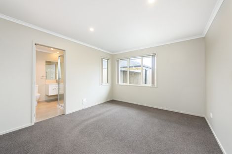 Photo of property in 28 Rainey Crescent, Papamoa Beach, Papamoa, 3118