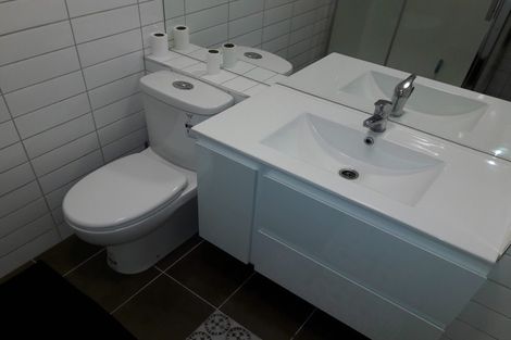 Photo of property in 2f2 Oriental Terrace, Mount Victoria, Wellington, 6011