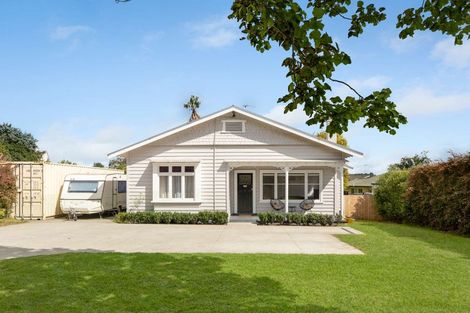 Photo of property in 6 Sandspit Road, Waiuku, 2123