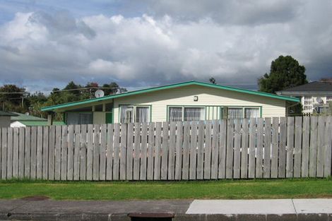 Photo of property in 10 Justin Place, Te Atatu Peninsula, Auckland, 0610