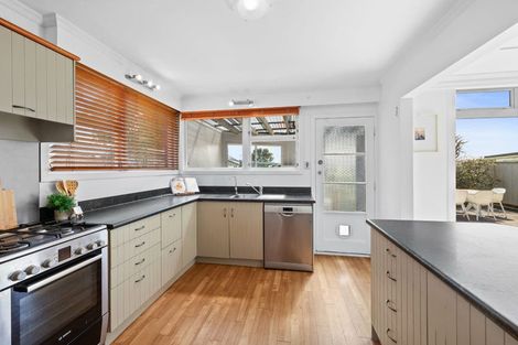 Photo of property in 14 Barrett Street, Westown, New Plymouth, 4310